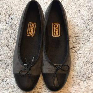 MUNRO cap toe suede ballet flats sz 7.5